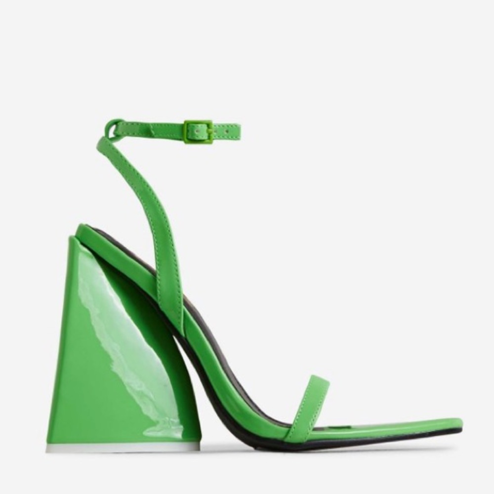 POINTED TOE BARELY THERE STATEMENT SCULPTURED FLARED BLOCK HEEL IN GREEN PATENT